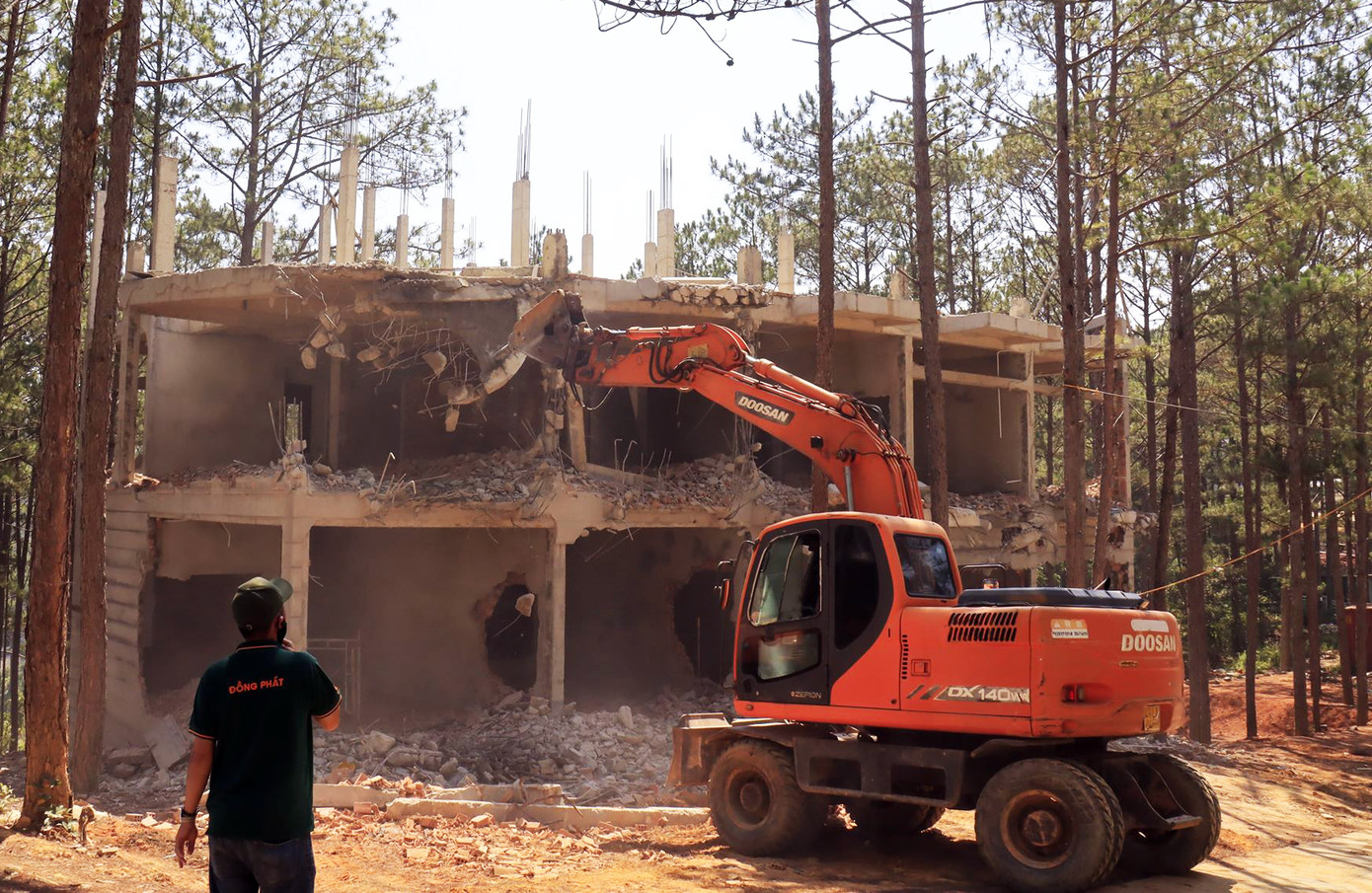 Cưỡng chế khu nghỉ dưỡng 4 sao phá rừng ở Đà Lạt ảnh 2