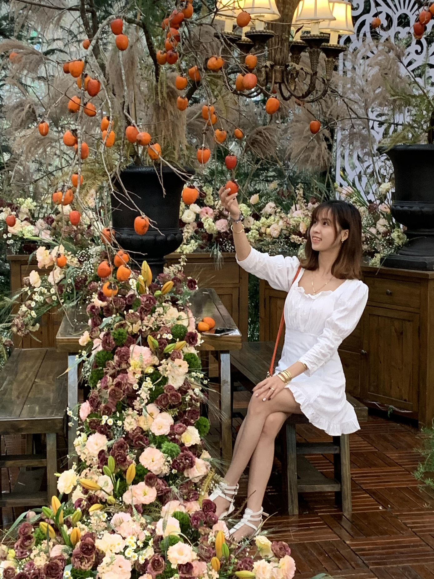 Chiếc váy cưới kỷ lục kết bằng 1 tấn hoa tươi tại Festival hoa Đà Lạt ảnh 3