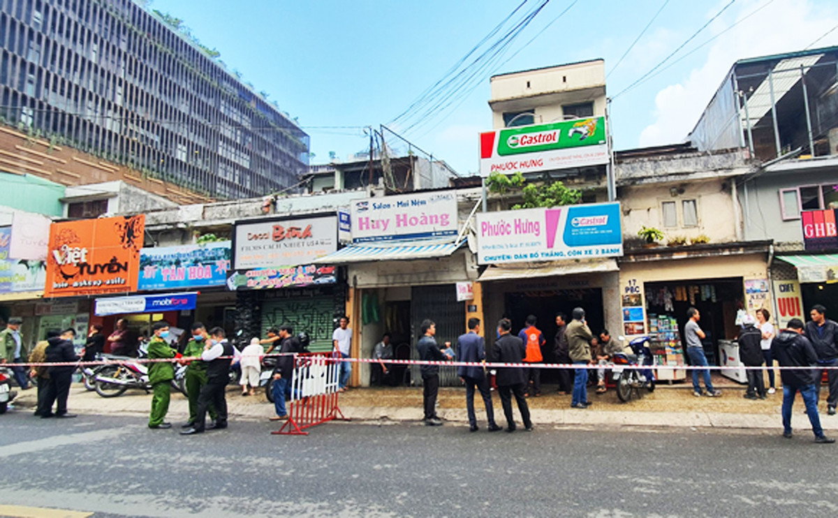 Di dời khẩn cấp 4 hộ dân bên chợ Đà Lạt do sạt lở đất ảnh 1