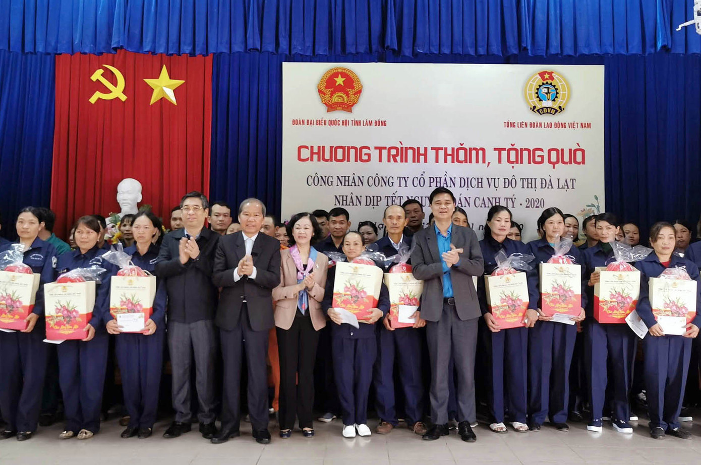 Trưởng Ban Dân vận Trung ương trao quà Tết ở Lâm Đồng ảnh 1