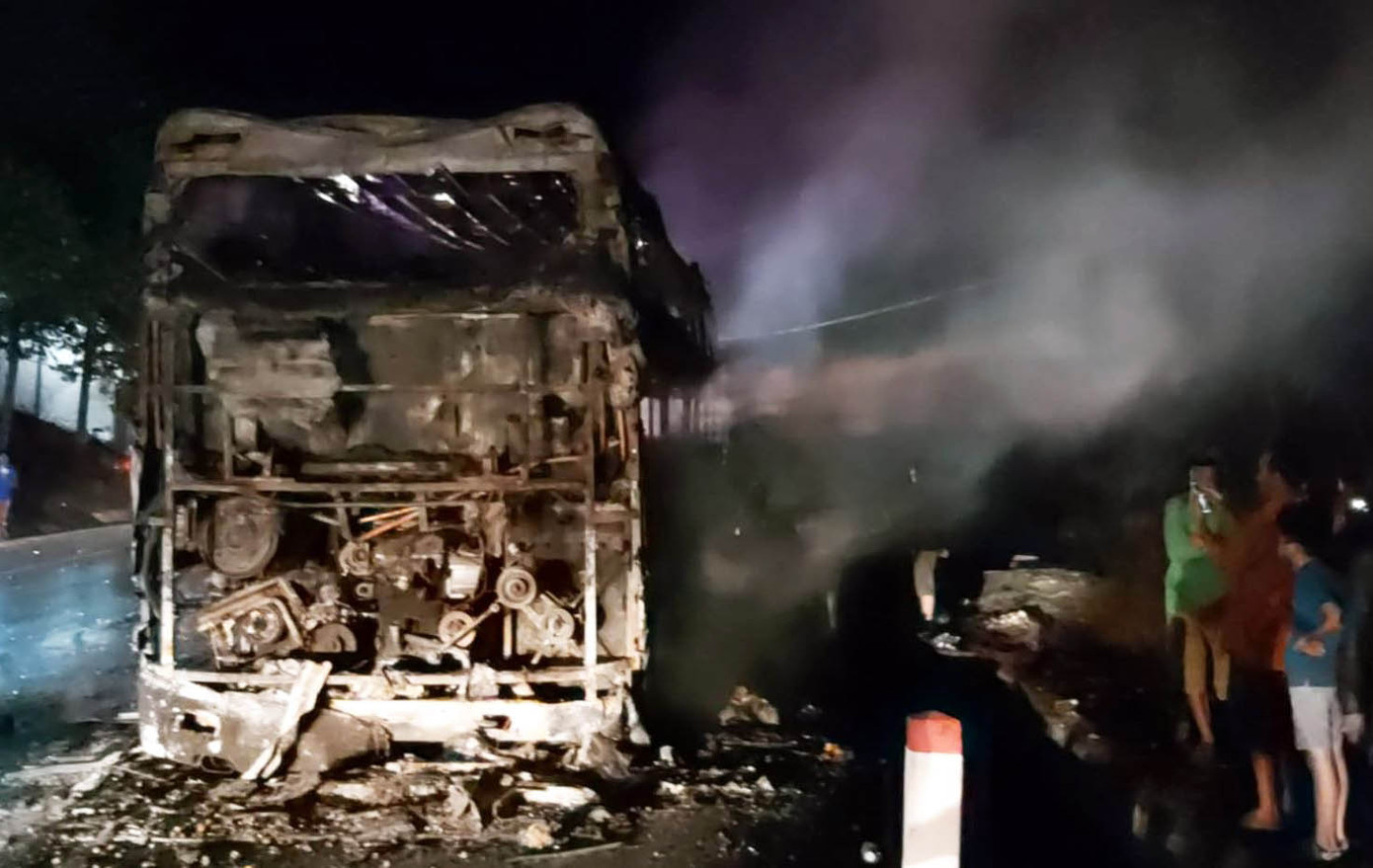 Xe khách giường nằm nổ lốp, cháy rụi trên Quốc lộ 20 ảnh 4