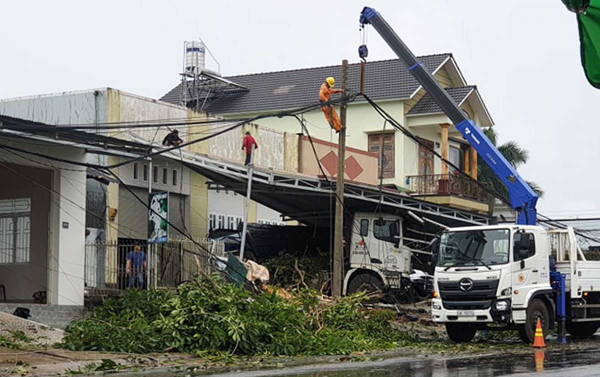 Xe bồn gãy đôi sau khi tông hàng loạt nhà cửa, xe cộ ảnh 4