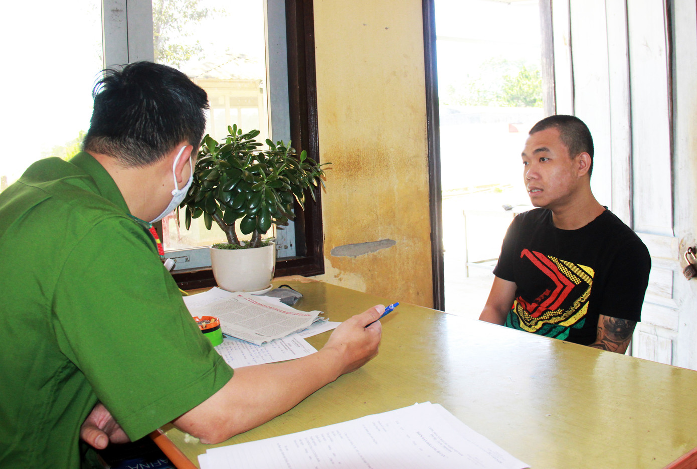 Đường dây làm giấy tờ giả, lừa đảo như phim ảnh 2