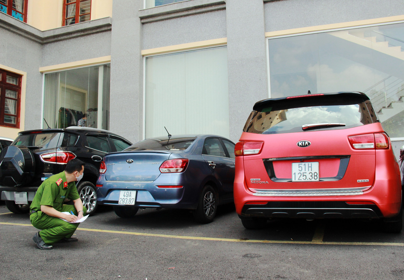 Đường dây làm giấy tờ giả, lừa đảo như phim ảnh 3