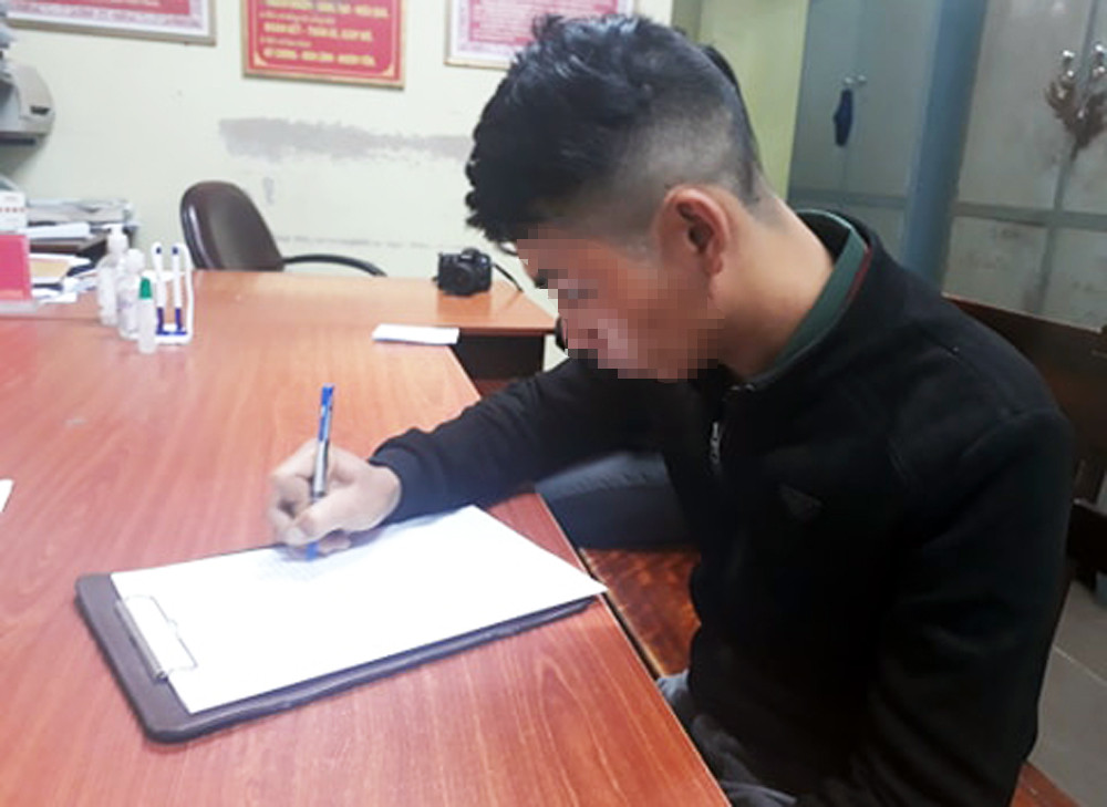 Xử lý kẻ đi xe máy vào cao tốc, đánh võng trước ô tô ảnh 2