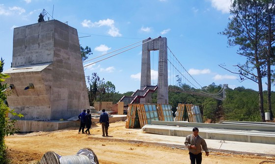 TP Đà Lạt nói gì việc chậm dỡ cầu kính hoành tráng xây không phép? ảnh 1