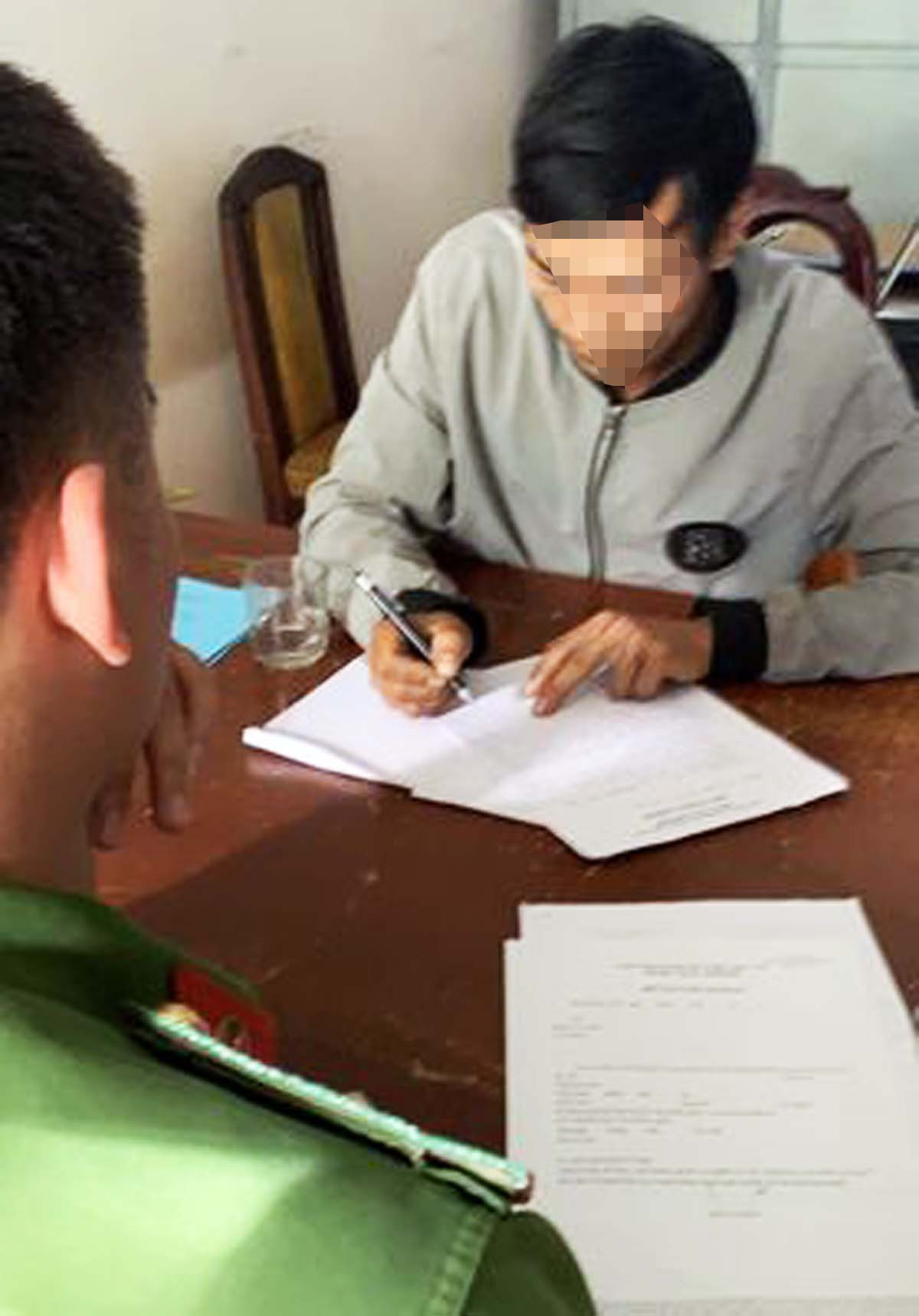 Bắt 3 lâm tặc triệt hạ rừng bạch tùng hàng trăm năm tuổi ảnh 1