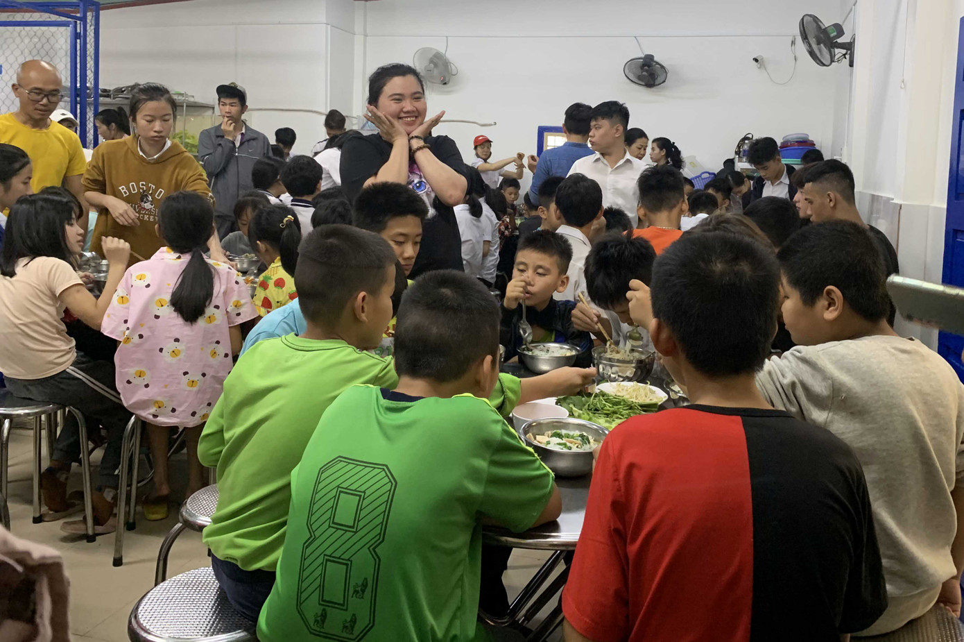 Xe hớt tóc lưu động miễn phí tìm trẻ em nghèo Đà Lạt ảnh 4