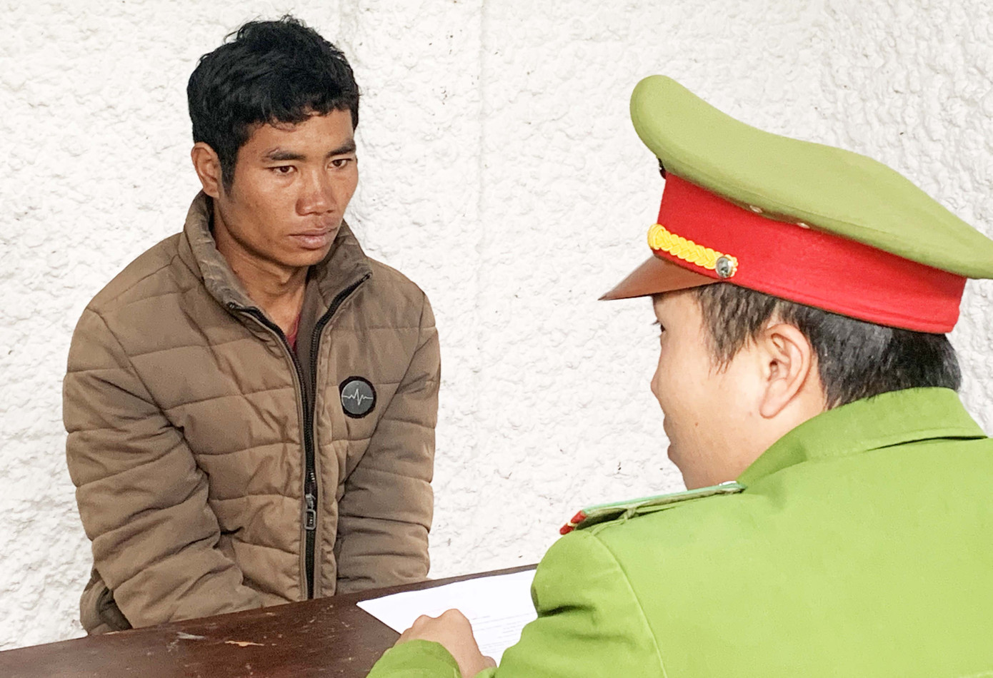 Bắt, triệu tập 8 đối tượng trong vụ tàn phá rừng phòng hộ ảnh 1