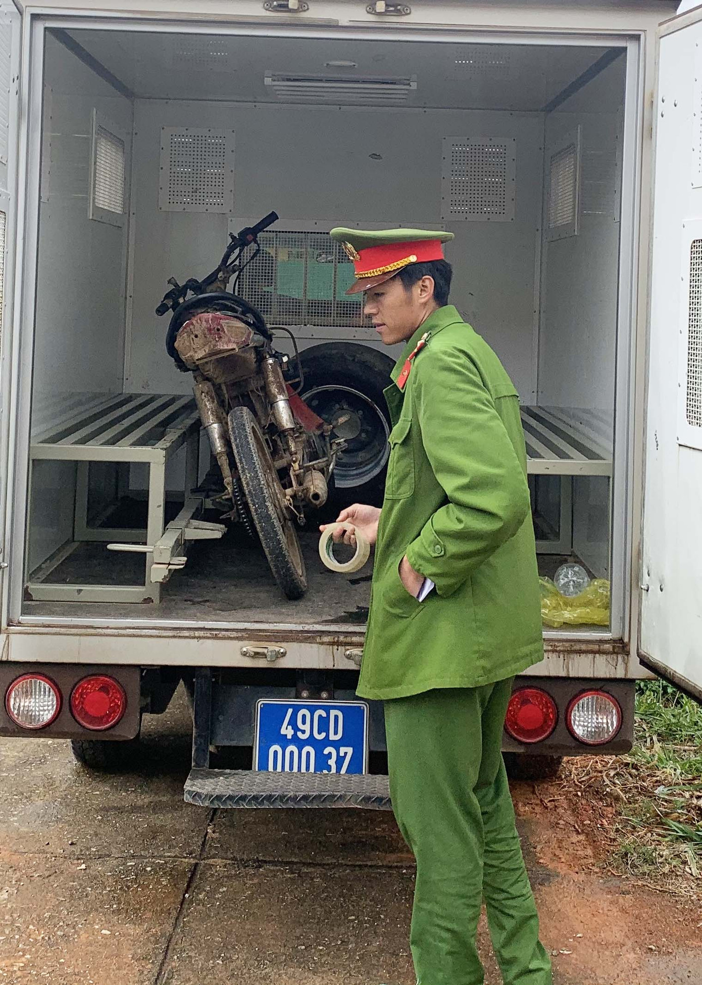 Bắt, triệu tập 8 đối tượng trong vụ tàn phá rừng phòng hộ ảnh 2