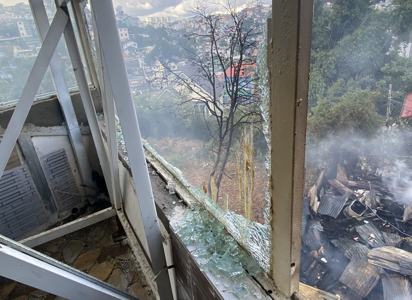 Xưởng gỗ và 3 phòng trọ bốc cháy ngùn ngụt ở Đà Lạt ảnh 3