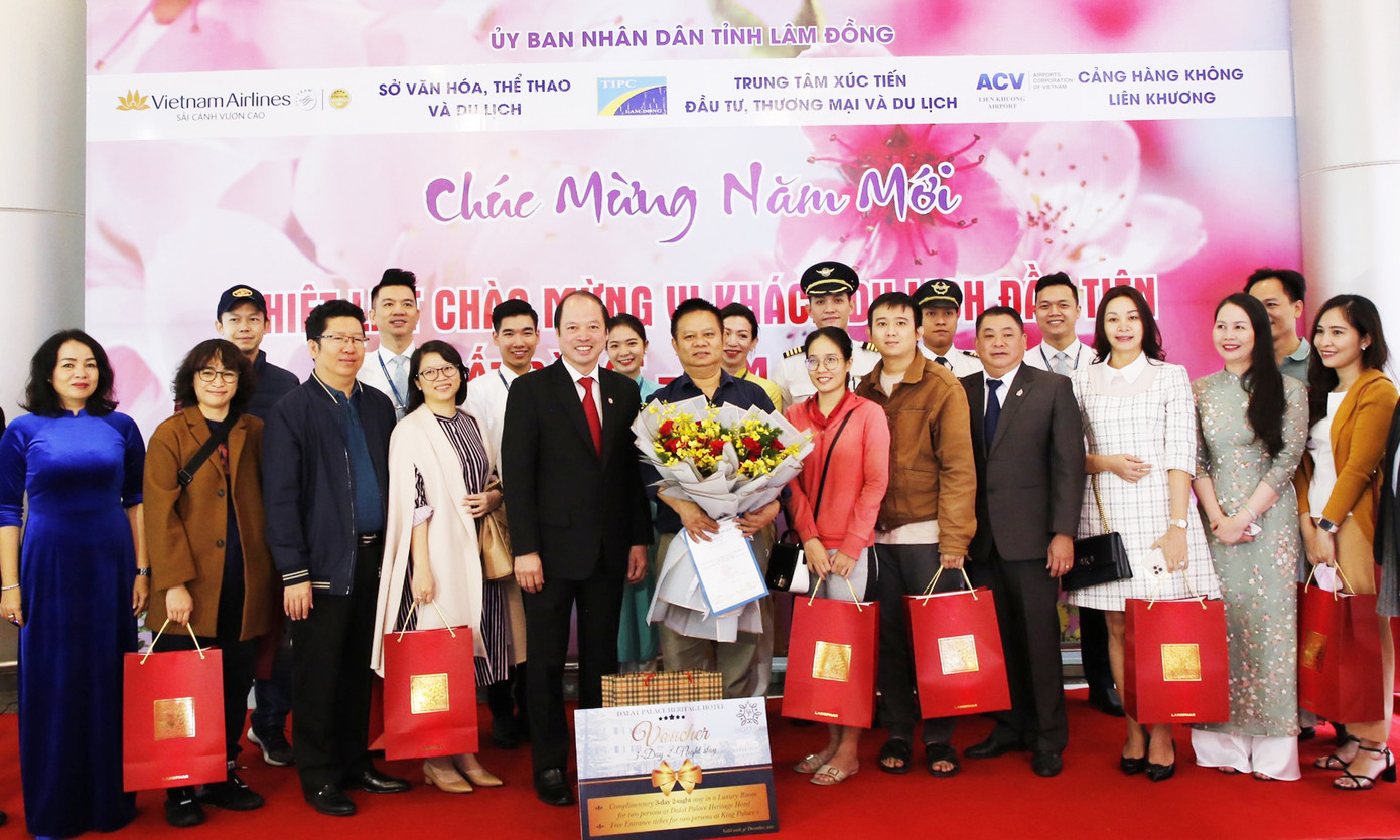 Đà Lạt tấp nập du khách dịp Tết Dương lịch 2021 ảnh 4