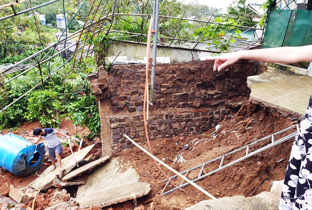 Hàng loạt tuyến đường ở thành phố Bảo Lộc bị ngập sâu sau trận mưa lớn ảnh 2