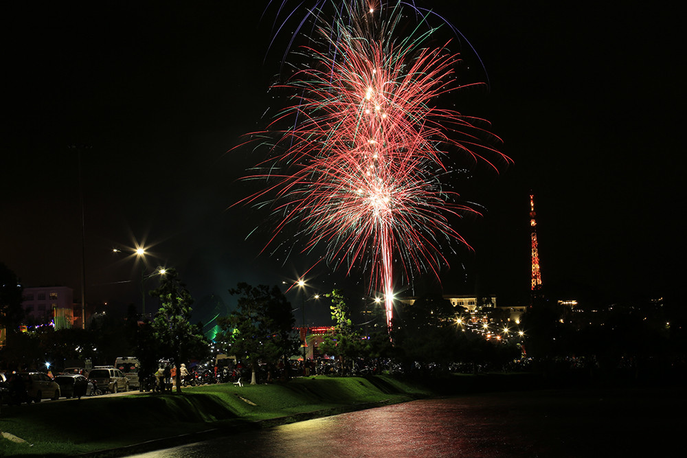 Đà Lạt bắn pháo hoa đêm giao thừa, cấm trẻ em từ 5 tuổi trở xuống ảnh 1