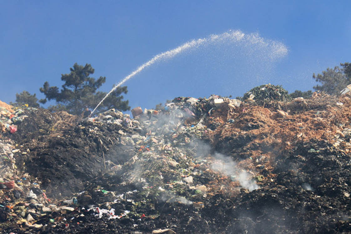 Mới nhất vụ Núi rác Cam Ly bốc cháy suốt 3 ngày, khói bụi mịt mù bao trùm Đà Lạt ảnh 3