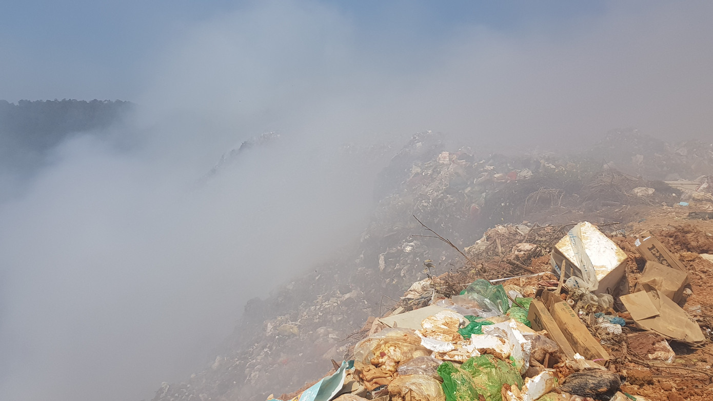 Mới nhất vụ Núi rác Cam Ly bốc cháy suốt 3 ngày, khói bụi mịt mù bao trùm Đà Lạt ảnh 4