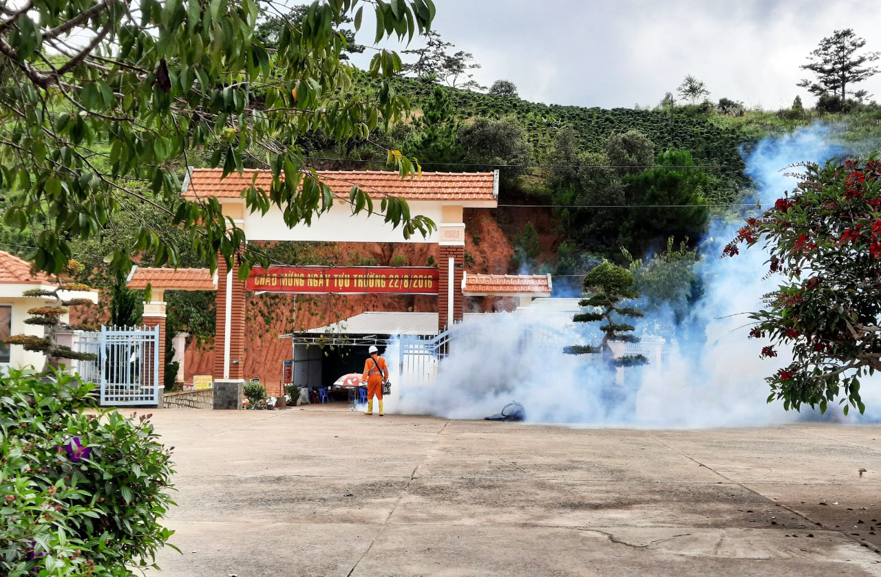 Lâm Đồng: Hàng ngàn phần quà nâng bước học sinh vùng sâu đến trường ảnh 3