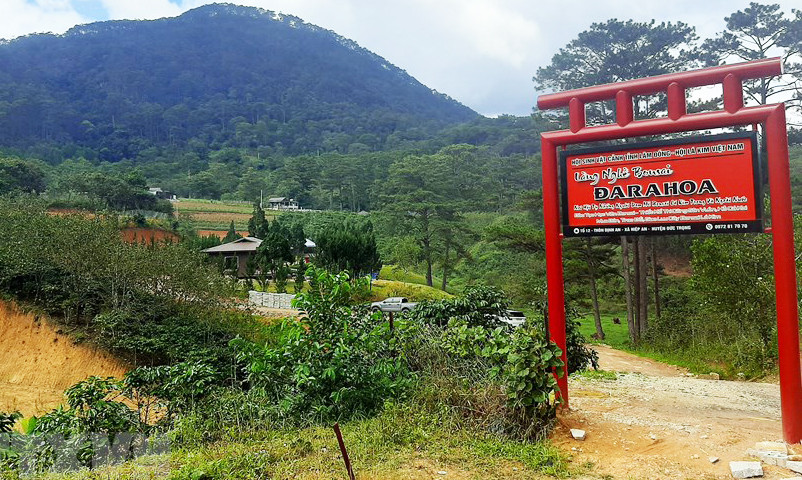 Cưỡng chế hàng loạt nhà xây trái phép trong 'làng biệt thự' ở Lâm Đồng ảnh 3