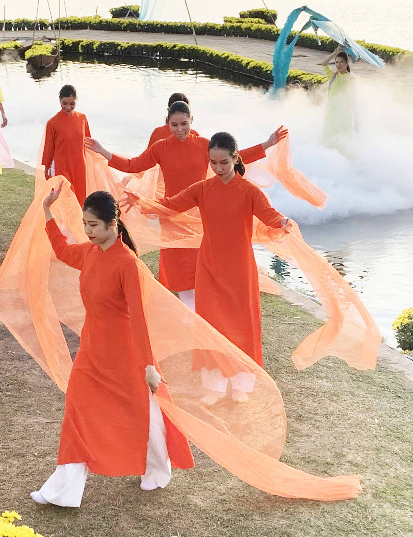 Vẻ đẹp tơ lụa Việt Nam khoe sắc giữa thiên nhiên Đà Lạt huyền ảo ảnh 2