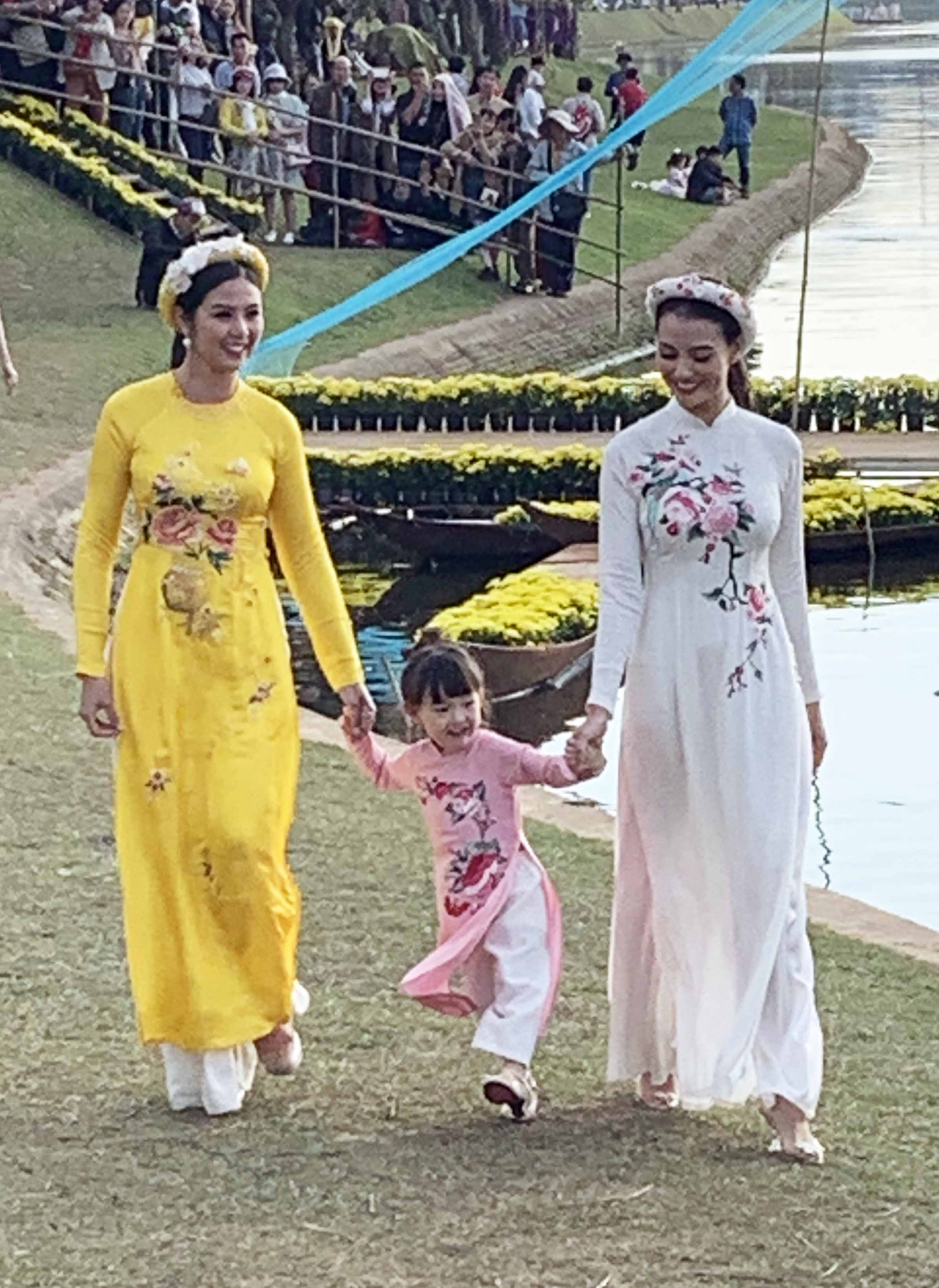 Vẻ đẹp tơ lụa Việt Nam khoe sắc giữa thiên nhiên Đà Lạt huyền ảo ảnh 3