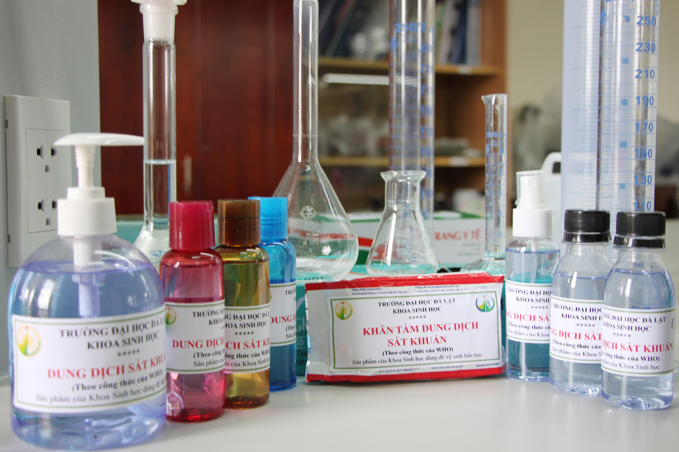 Đà Lạt: Phát miễn phí khẩu trang, dung dịch diệt khuẩn cho sinh viên ảnh 3