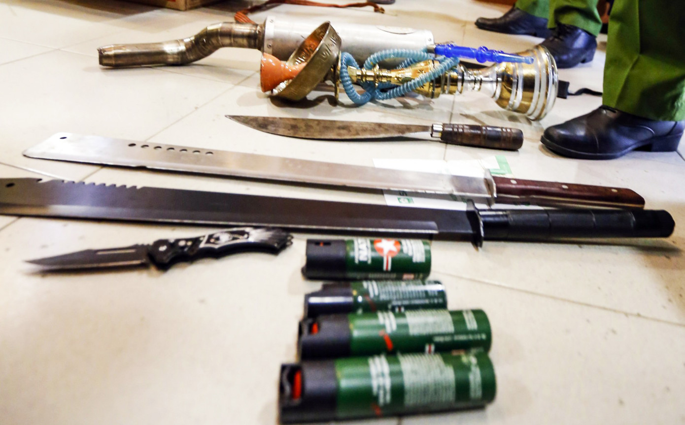 Đang 'chơi' ma túy bị công an phát hiện chứa cả hung khí ảnh 2