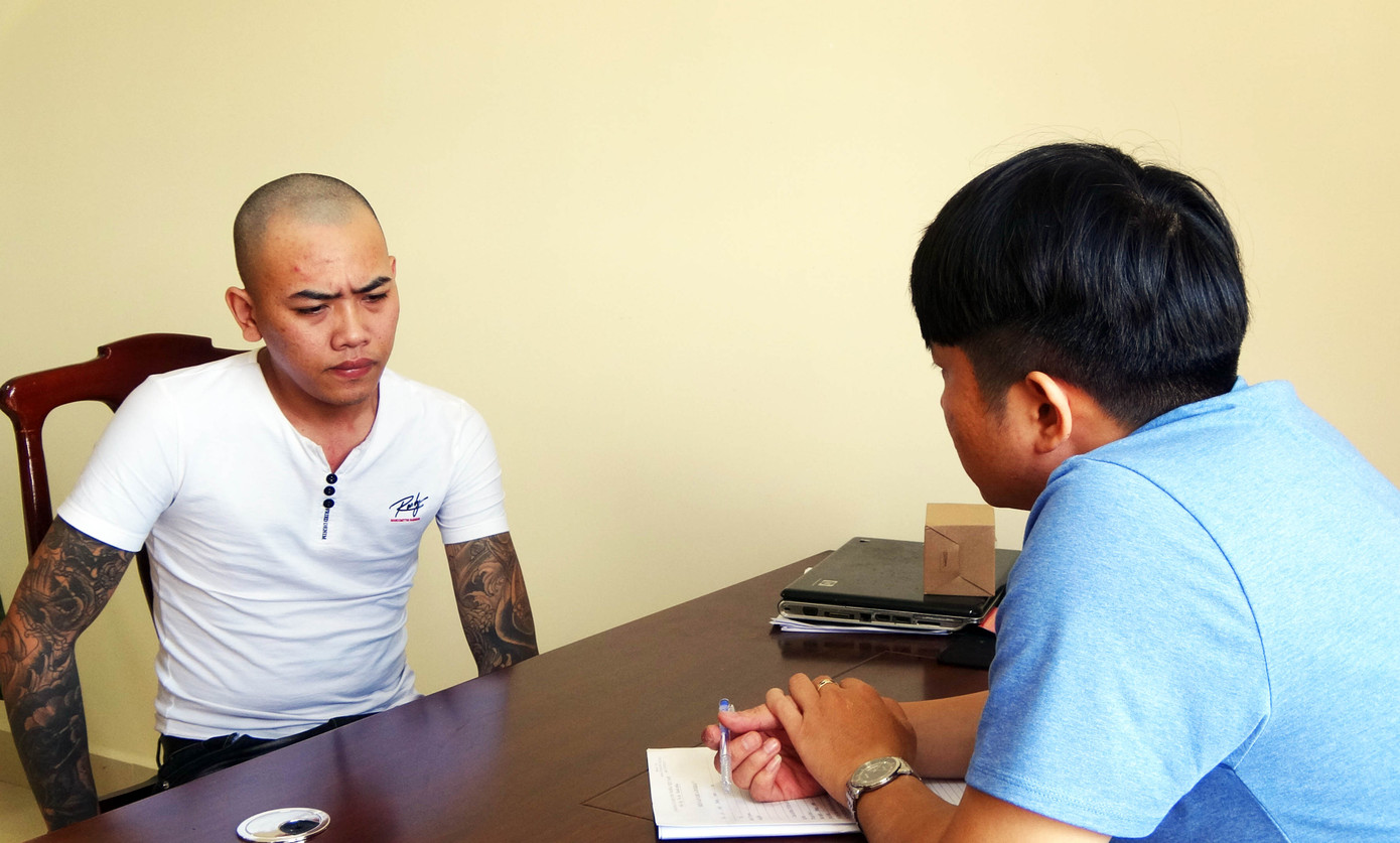 Bắt nhóm con nghiện dùng súng giả uy hiếp, cướp tài sản ảnh 1