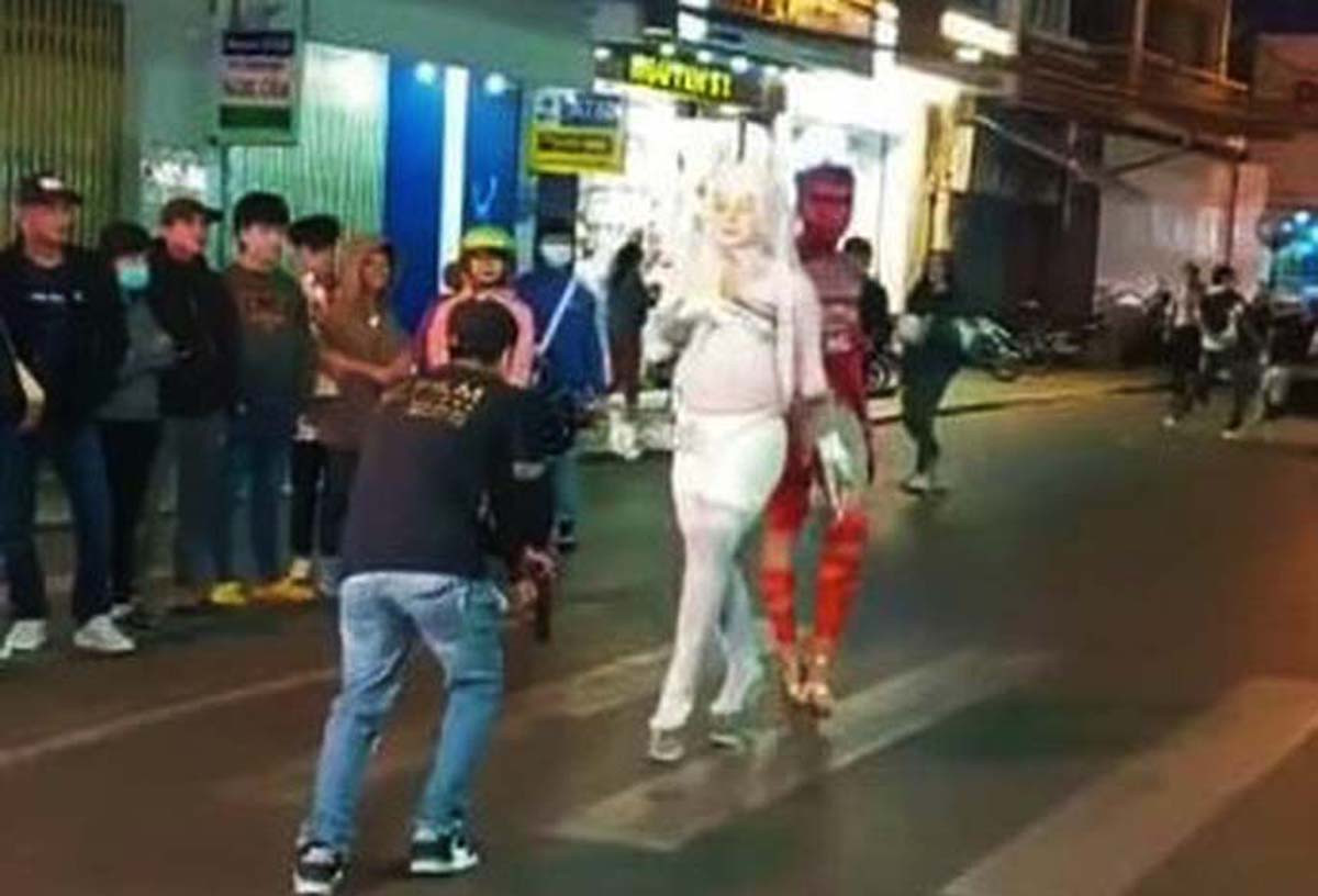 Xử lý các đối tượng làm trò lố trên phố đi bộ Đà Lạt ảnh 2