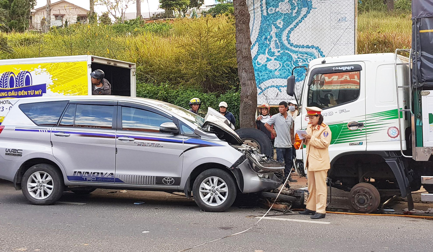 Một thiếu tá quân đội điều khiển ô tô gây tai nạn chết người ở Đà Lạt ảnh 1