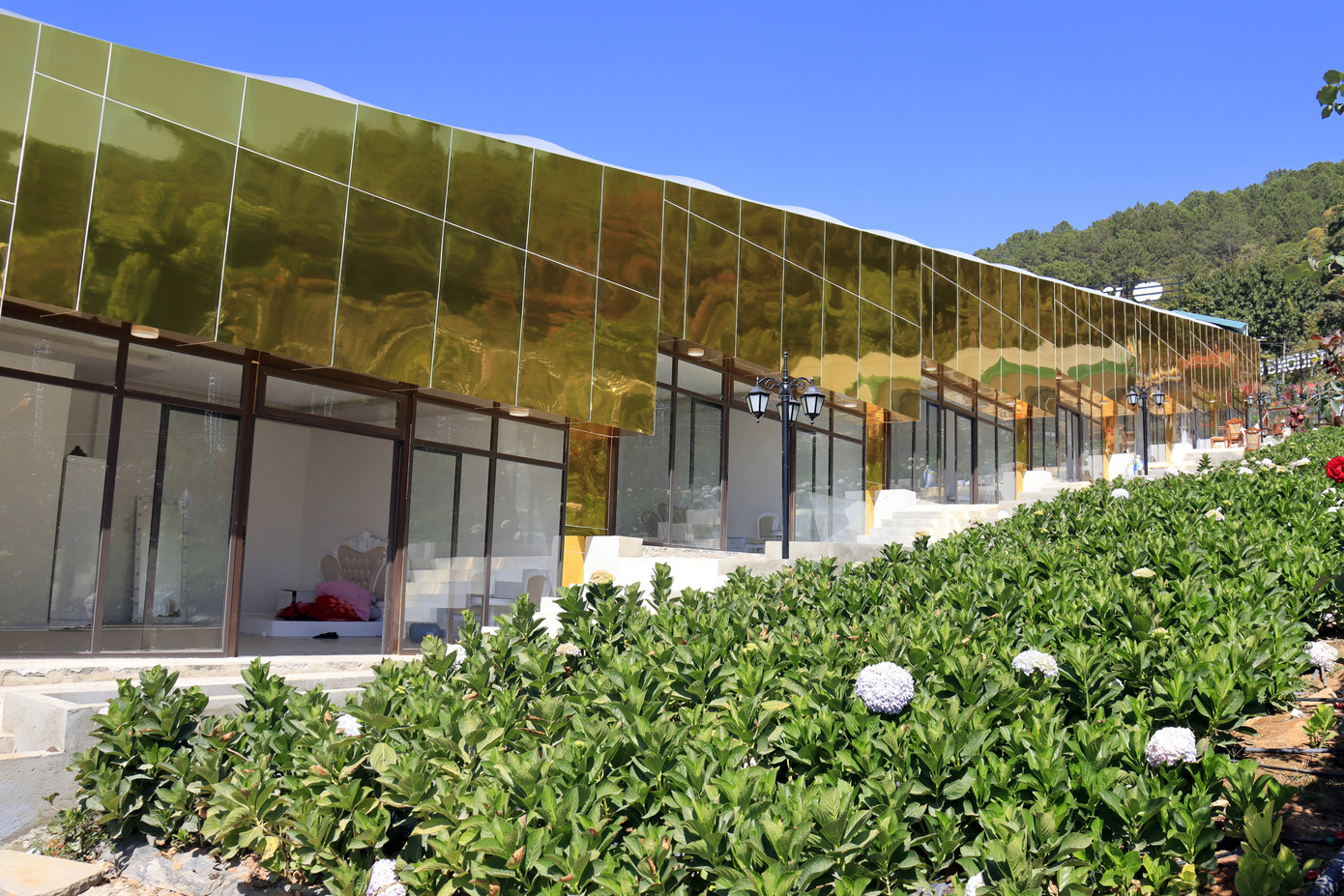 Cưỡng chế tháo dỡ công trình trái phép tại Vườn thượng uyển bay ảnh 1