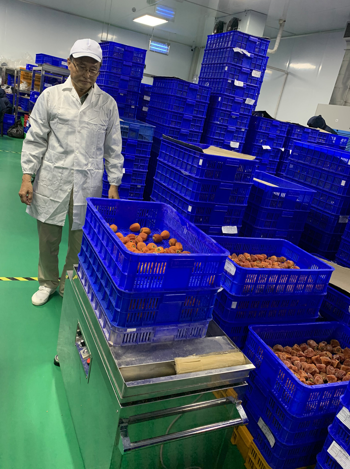 Hồng Đà Lạt lên đời, 'cháy hàng' khi sấy treo kiểu Nhật ảnh 6