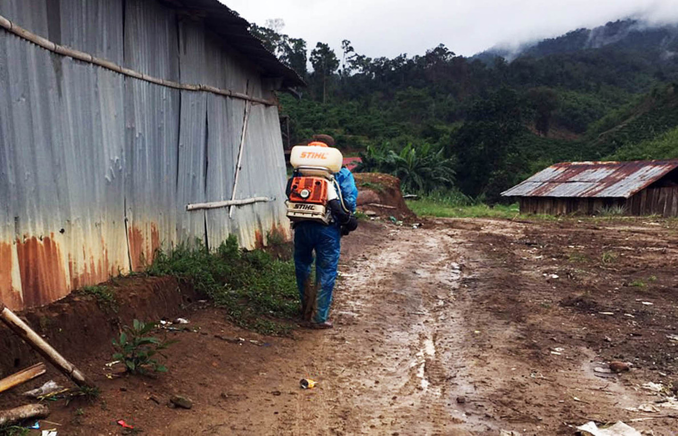 Trắng đêm băng rừng chống dịch bạch hầu ở 'ngôi làng 4 không' ảnh 1