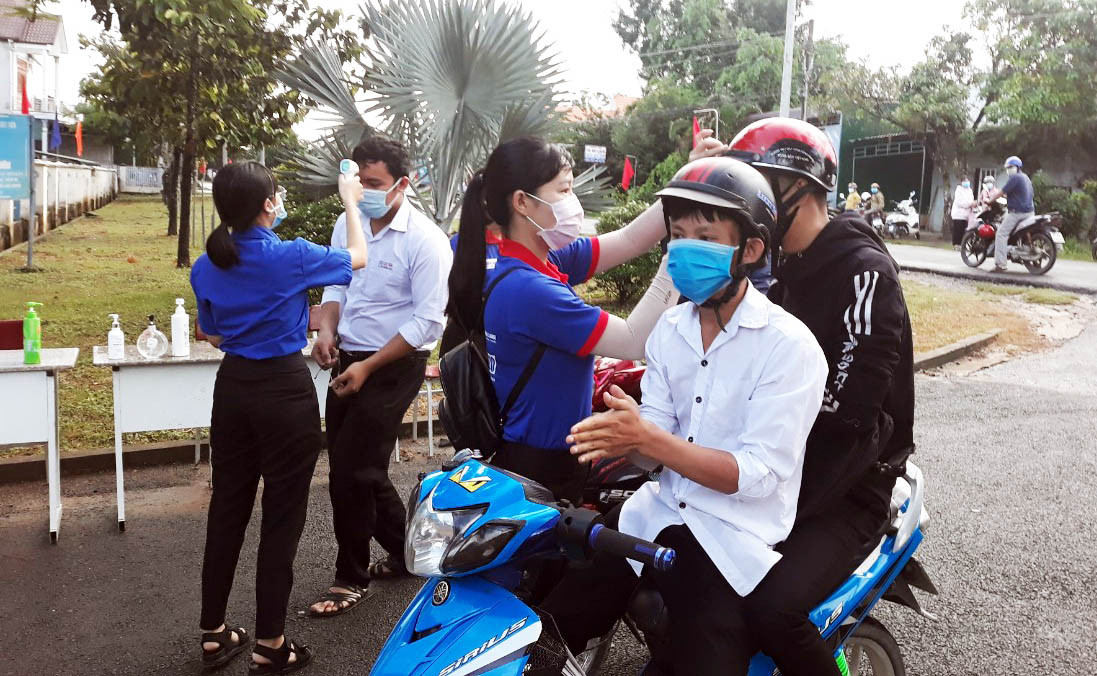 Hàng trăm thí sinh nghèo được hỗ trợ chi phí 'vượt vũ môn“ ảnh 1