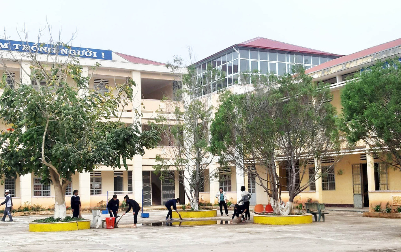 Thí sinh vùng sâu Lạc Dương được hỗ trợ tiền, xe đưa đón thi THPT ảnh 1