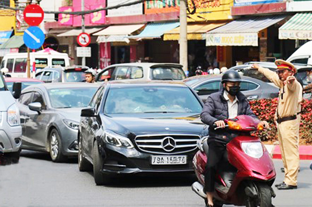 Du khách nườm nượp đổ về Đà Lạt, kẹt xe cục bộ ở nhiều tuyến đường ảnh 4