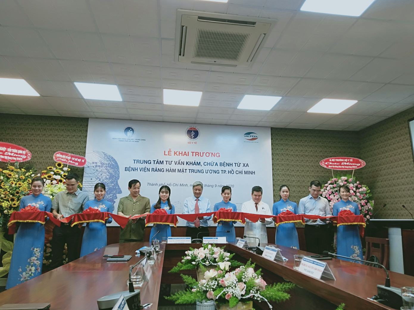 Cả nước có 1.000 điểm cầu khám chữa bệnh từ xa ảnh 1