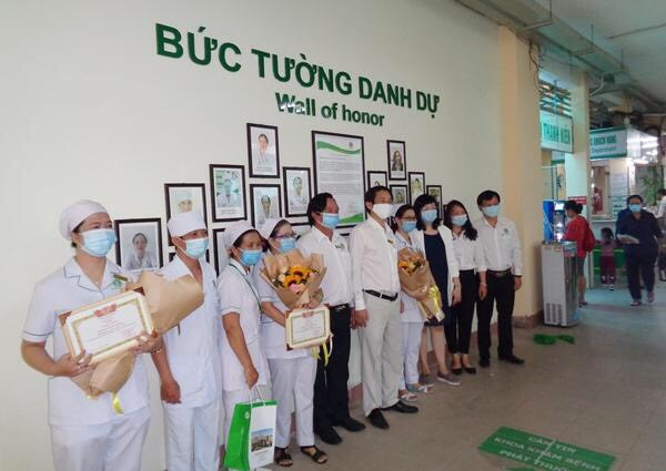 ‘Bức tường danh dự’ vinh danh nhân viên y tế ảnh 2
