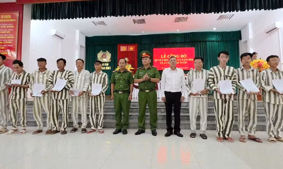 Trại giam Kênh 7 Bộ Công an trao quyết định đặc xá cho 108 phạm nhân 