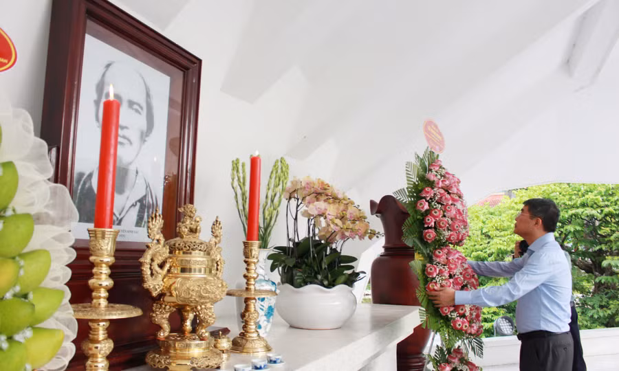 Thủ tướng Lê Minh Hưng viếng mộ Cụ Phó bảng Nguyễn Sinh Sắc tại Đồng Tháp