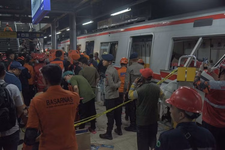 Chuyên gia Indonesia: Hai đoàn tàu đâm nhau có thể do lỗi tín hiệu cảnh báo
