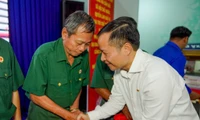 Báo Tiền Phong và Vietcombank trao nhà tình nghĩa cho cựu chiến binh