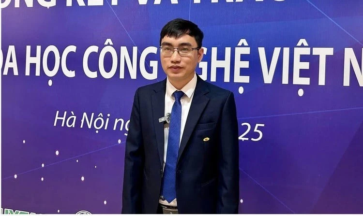 Nhà khoa học trẻ Nguyễn Bá Mạnh: Từ nghiên cứu vật liệu khung cơ kim đến loạt giải thưởng danh giá