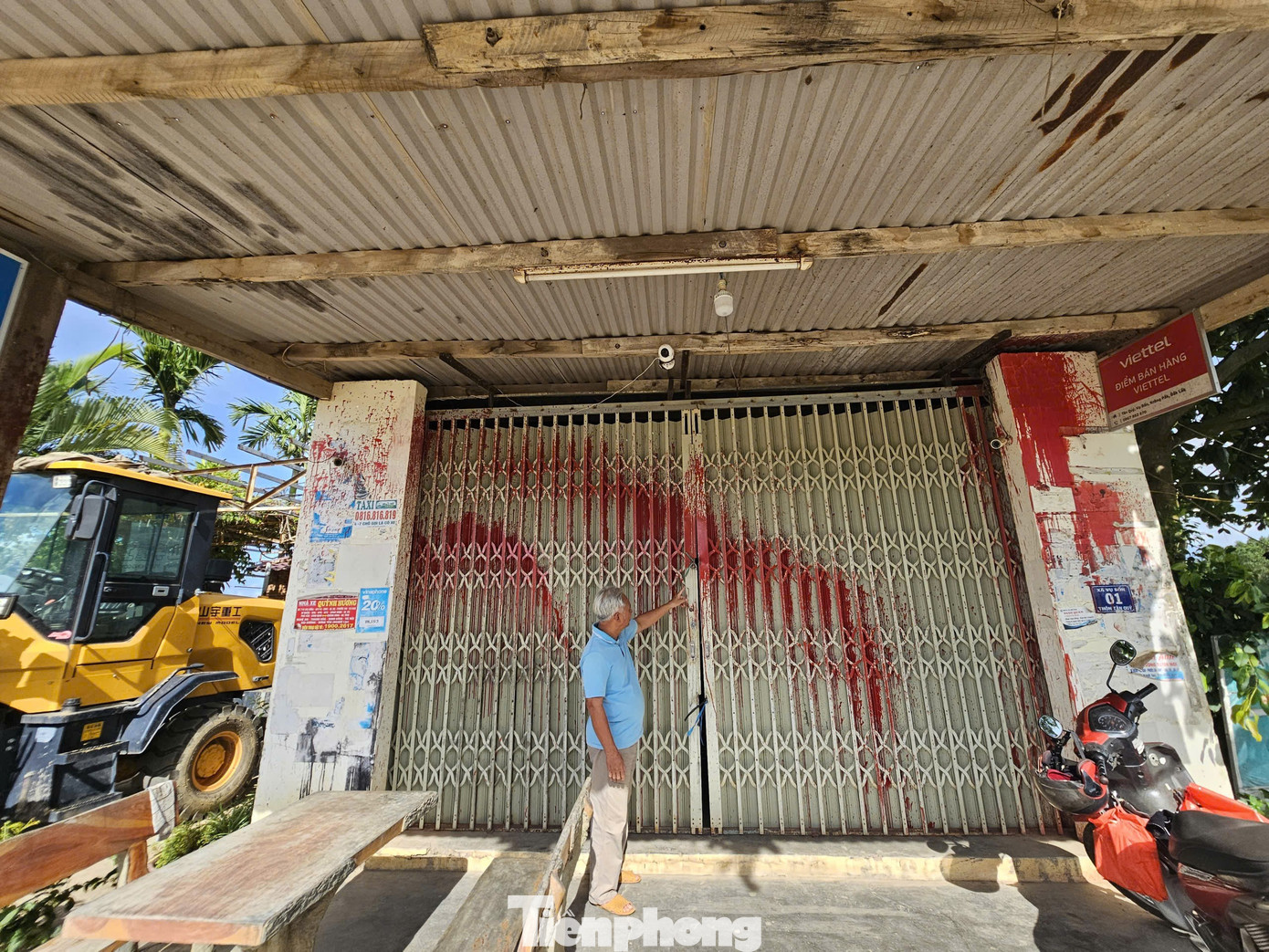 Nhà ông Phong bị tạt sơn. tp-11111.jpg