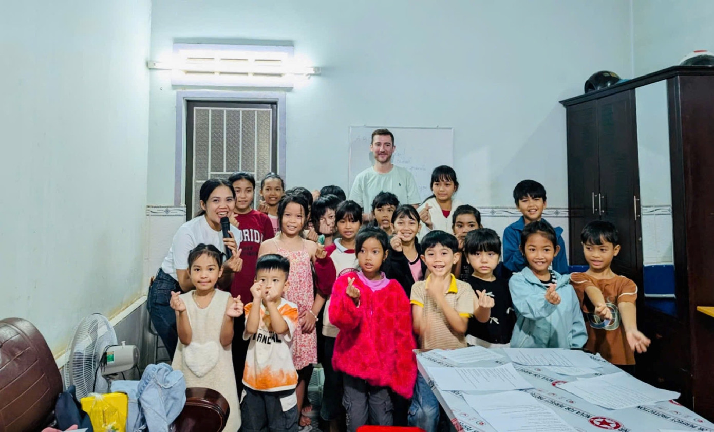 Chị H’Za Wut Byă lan tỏa tình yêu văn hóa Êđê đến các em nhỏ. tienphong-2.jpg