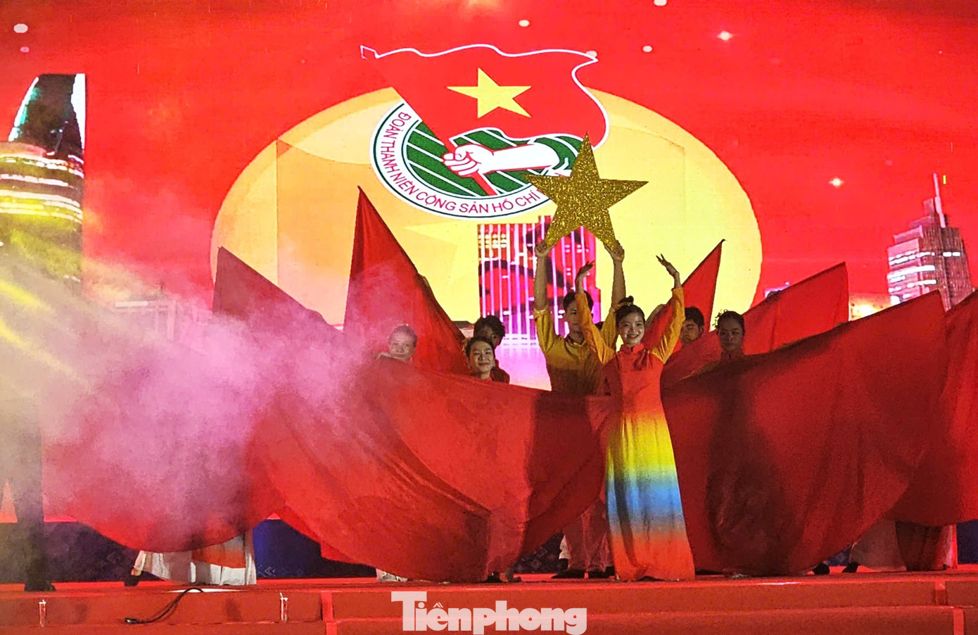 Lễ tuyên dương diễn ra trong không khí sôi động, ấm áp. tp-4-9367.jpg