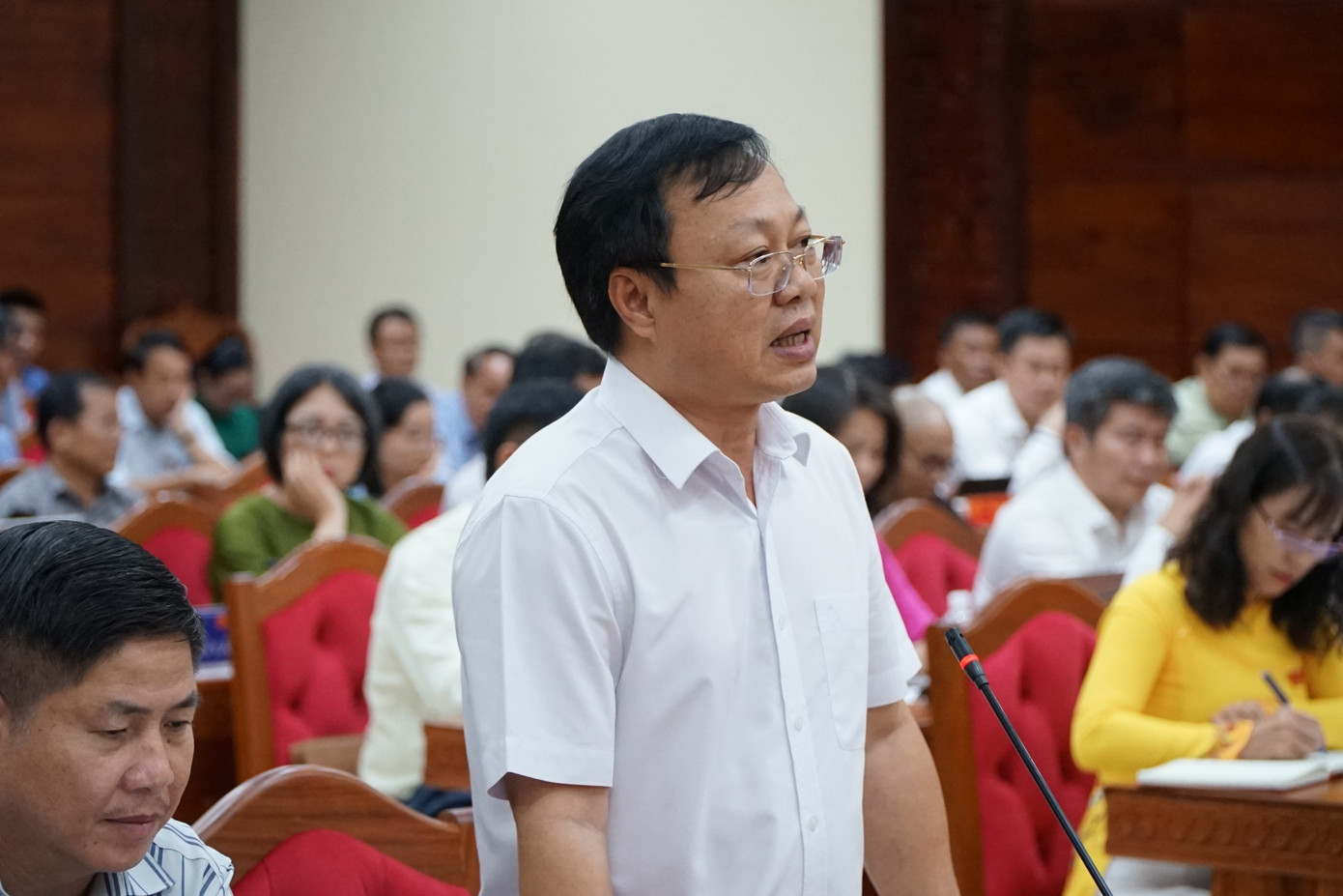 Đại biểu Huỳnh Chiến Thắng phát biểu ý kiến. tienphong-2-1497.jpg
