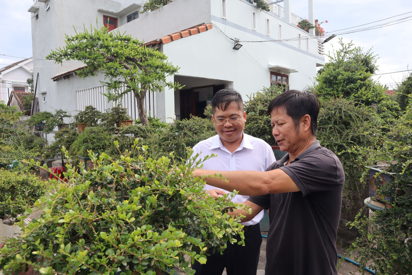 Anh Chính rất chỉn chu trong việc "thổi hồn" cho tác phẩm. 10.jpg