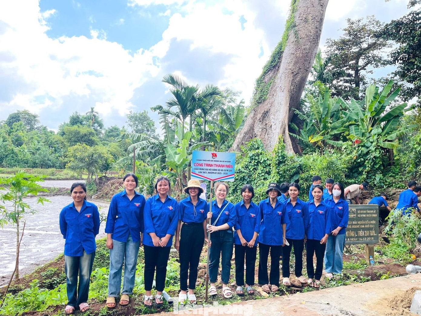 Hoạt động ý nghĩa này nhằm chào mừng Đại hội Đảng bộ xã Cư M’gar lần thứ I, nhiệm kỳ 2025-2030. Qua đó, thể hiện tinh thần xung kích, tình nguyện của tuổi trẻ trong việc góp sức xây dựng quê hương ngày càng phát triển, giàu đẹp và văn minh. tp-2.jpg