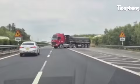 Rùng mình xe đầu kéo 'diễn xiếc' trên cao tốc TPHCM – Long Thành – Dầu Giây
