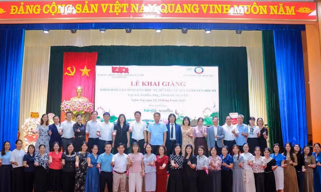 Nguyễn Hoàng đồng hành phong trào 'Bình dân học vụ dữ liệu' 